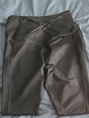 Black High-Waist Crisscross Back Leggings